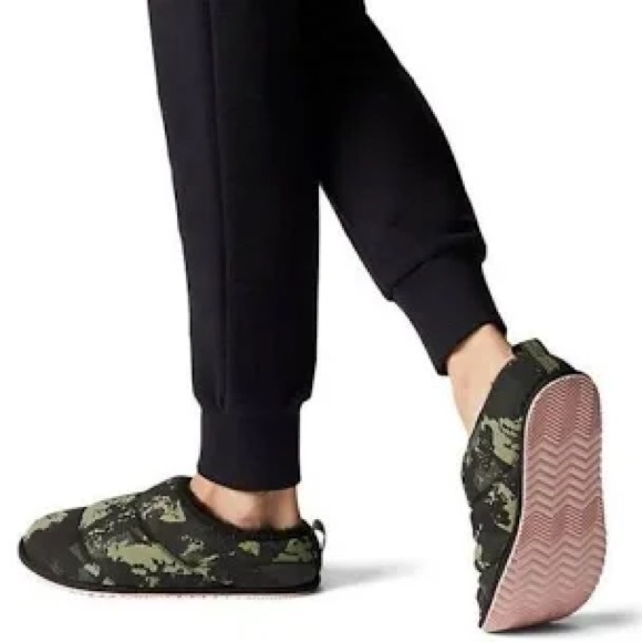 New women’s Sz 7 Camo GREY faux fur comfortable cozy slippers by Sorel - Picture 1 of 10